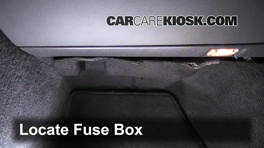 2005 Volvo S40 i 2.4L 5 Cyl. Fuse (Interior)